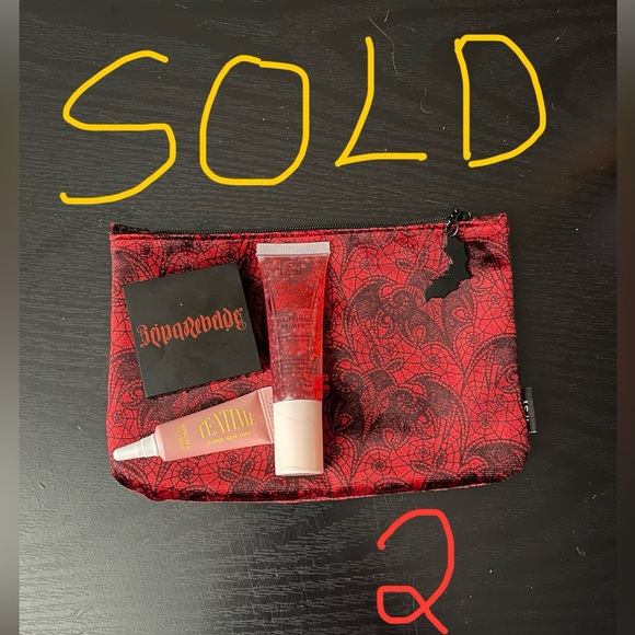 Ipsy bag with 3 makeup products - Picture 3 of 11